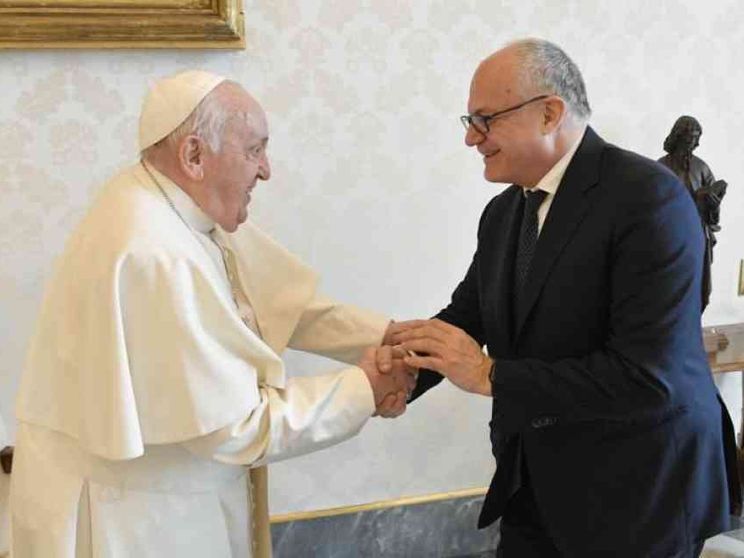 Gualtieri: «Mi sento più solo. Francesco vescovo della gente, amava Roma»