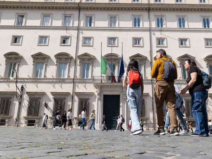 Cinque giorni di lutto nazionale per Francesco: cosa comportano