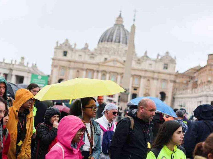 L'abbraccio senza fine: «Vi raccontiamo perché siamo qui»