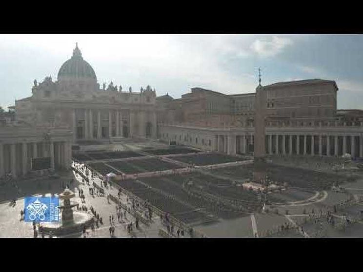È tutto pronto per i funerali di Francesco. L'omaggio di poveri e potenti