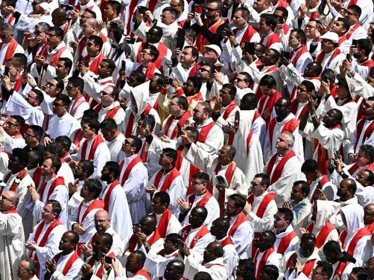 Un funerale semplice e insieme solenne, l'ultimo ossimoro di Francesco