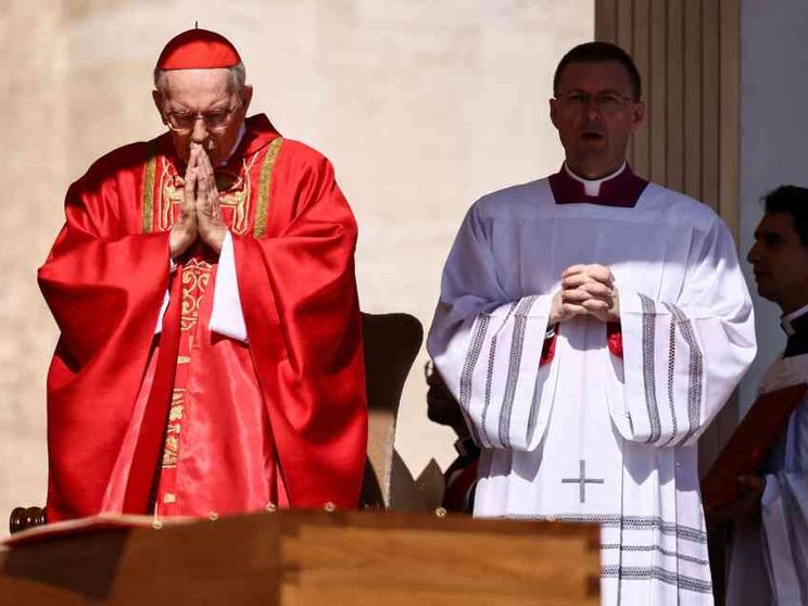 Ecco il testo integrale dell'omelia del cardinale Re