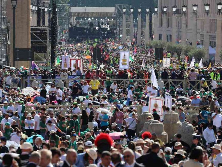 I ragazzi da tutto il mondo per il Papa. Parolin: la sua eredità diventi vita
