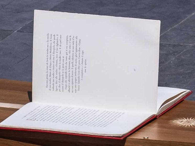 Cosa dice la pagina di Vangelo che il vento ha aperto ai funerali del Papa