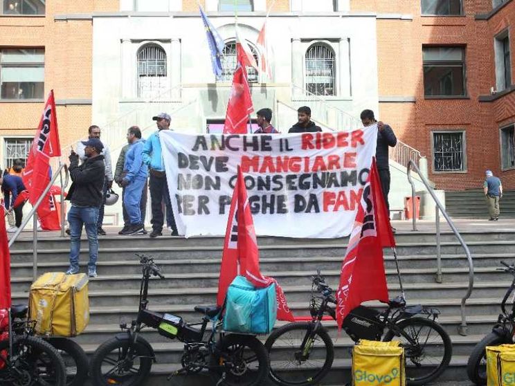 Se restare fermi è tornare indietro: dare futuro al lavoro