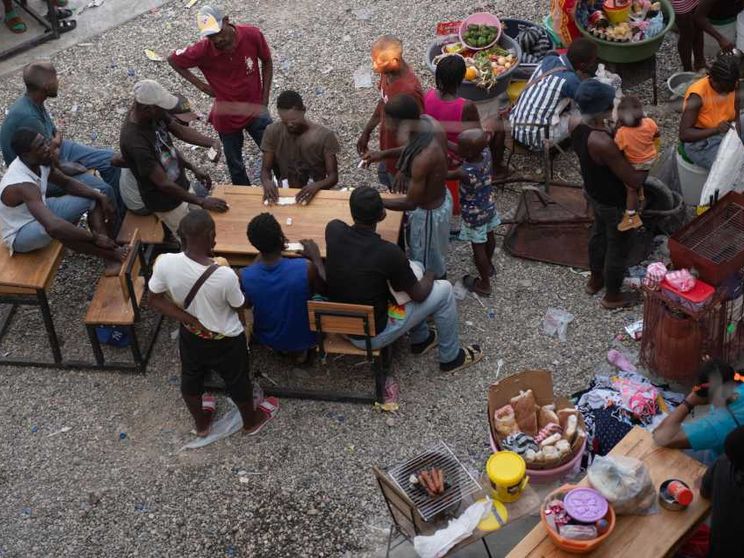 Yanick in lotta contro l'analfabetismo: «Nel teatro del caos c'è ancora poesia»