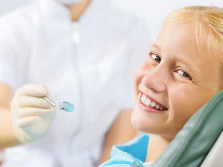 Visite odontoiatriche ai ragazzi, gli universitari “adottano” la scuola
