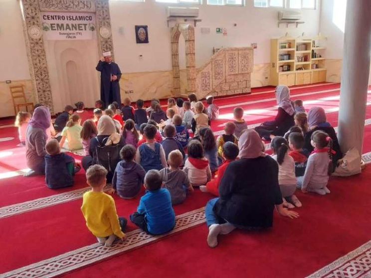 La preghiera in moschea? «Per la pace»: cosa è successo davvero a Treviso