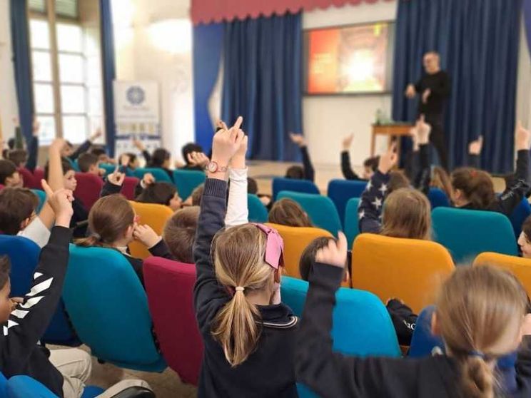 «La Chiesa alleata contro i predatori»