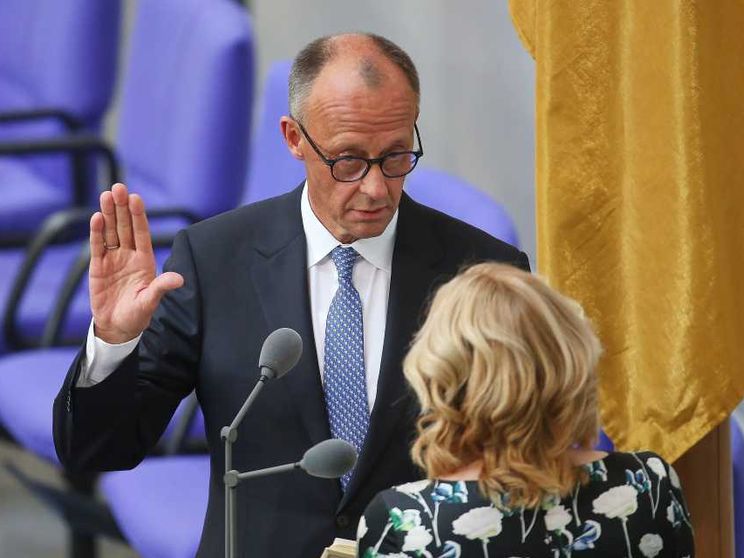 Merz cancelliere al secondo voto. Ma la Germania ha tremato