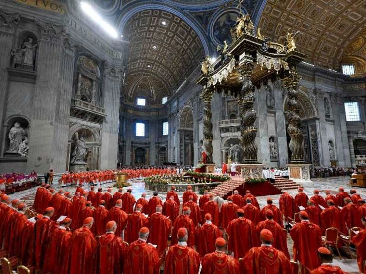Il cardinale Re: «Un Papa per il bene della Chiesa e dell'umanità»
