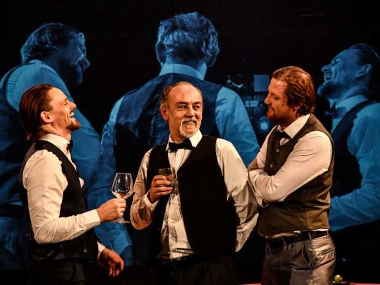 Jeton Neziraj: «Porto in scena la democrazia»