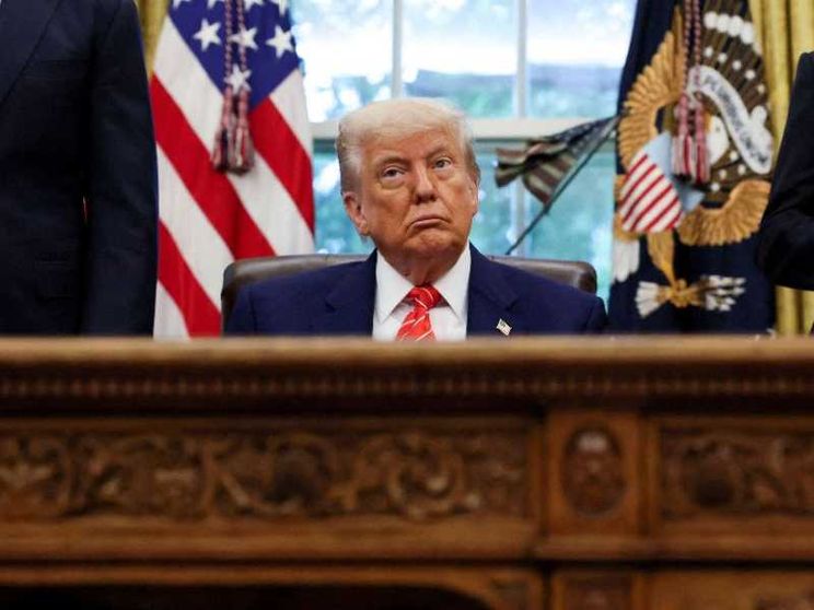 Una giornata da Trump: licenziamenti, abrogazioni e nomine