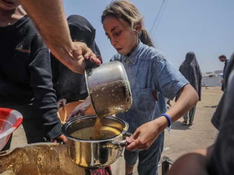 «Gaza è alla fame». Ancora senza data il ritorno degli aiuti