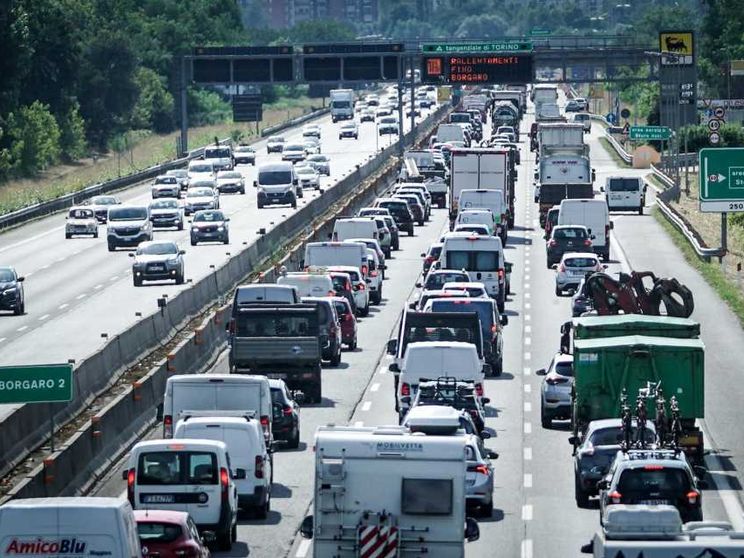 Le auto in Italia sono sempre di più (e sempre più vecchie)