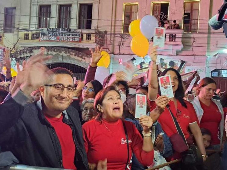 La festa per "padre Roberto" a Chiclayo, la "città di papa Leone XIV"