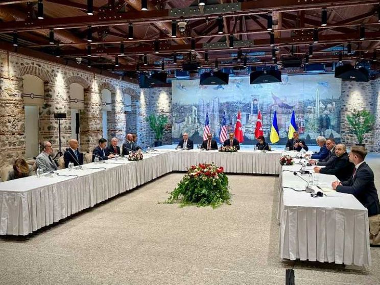 Il dialogo tra sordi ha sfiorato la farsa: nessuna pace a Istanbul