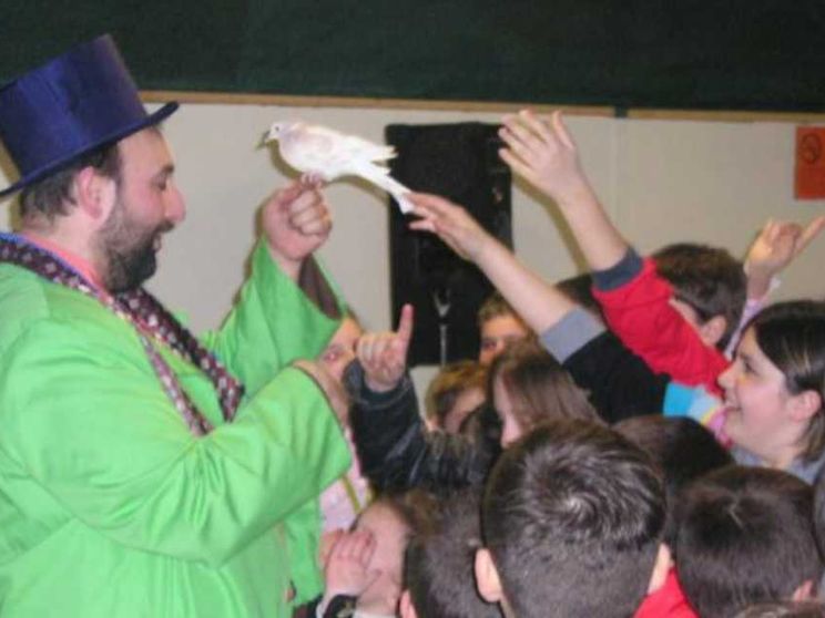 Appollonio il mago con il saio marrone dei francescani