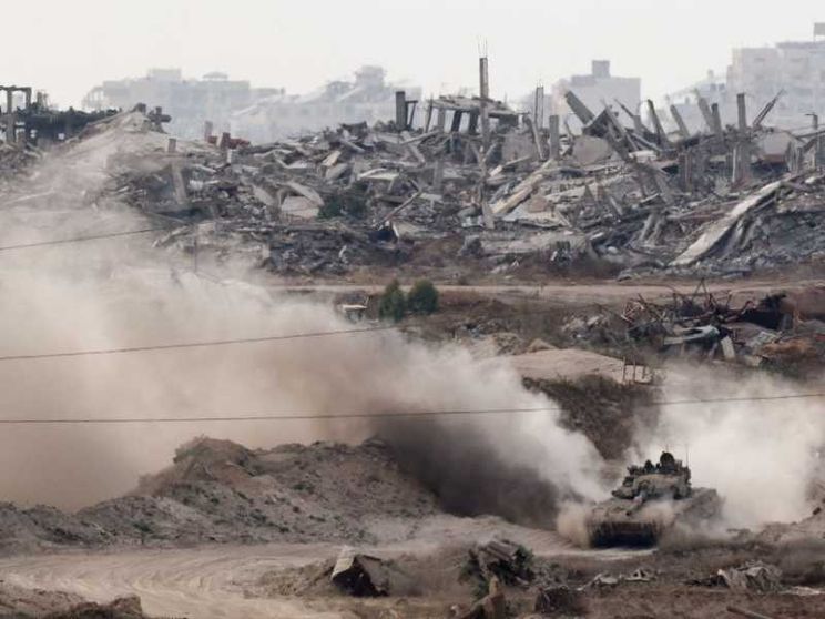 Parte l'attacco finale a Gaza: i blindati israeliani avanzano nella Striscia