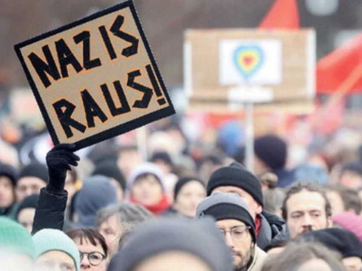 Il Remigration Summit anticipato a Gallarate. Piantedosi apre