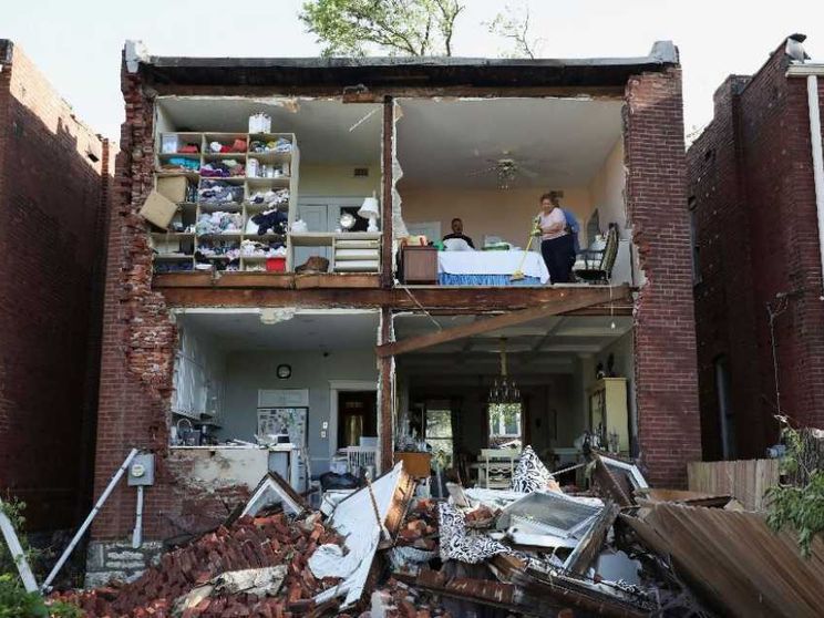 Midwest devastato dai tornado: almeno 21 i morti