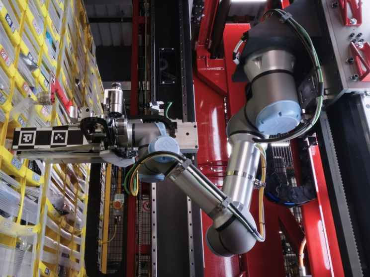 Amazon ora ha un robot che tocca e ragiona. Ma gli serve l'aiuto umano