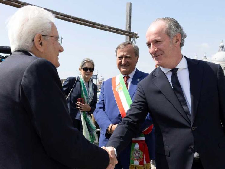 Mattarella: «Autonomia senza sconfinamenti e sanità sia uguale per tutti»