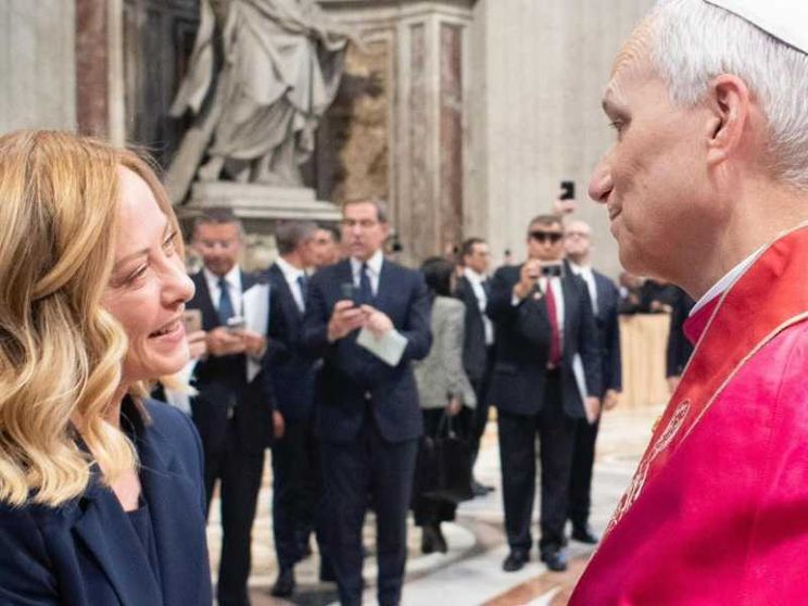 Meloni chiama Leone XIV: «Vaticano disponibile ad accogliere colloqui Mosca-Kiev»