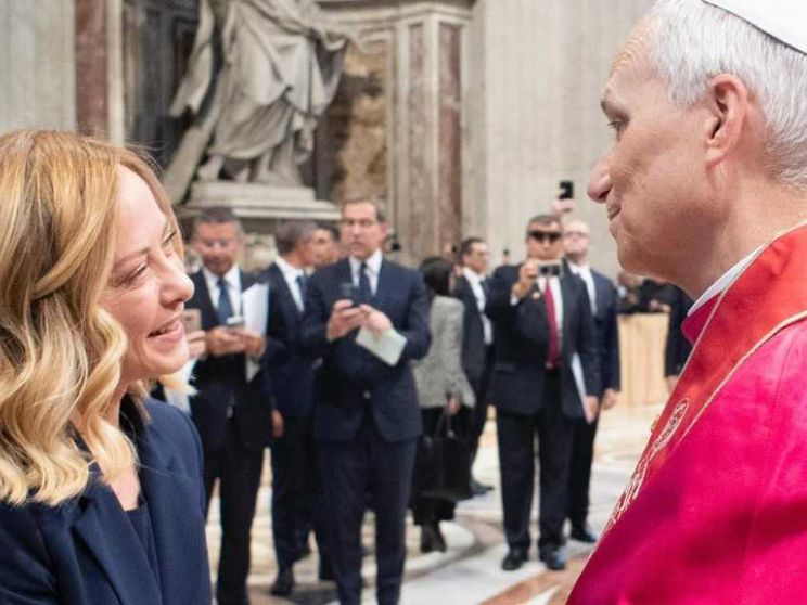 Meloni chiama Leone XIV: «Vaticano disponibile ad accogliere colloqui Mosca-Kiev»