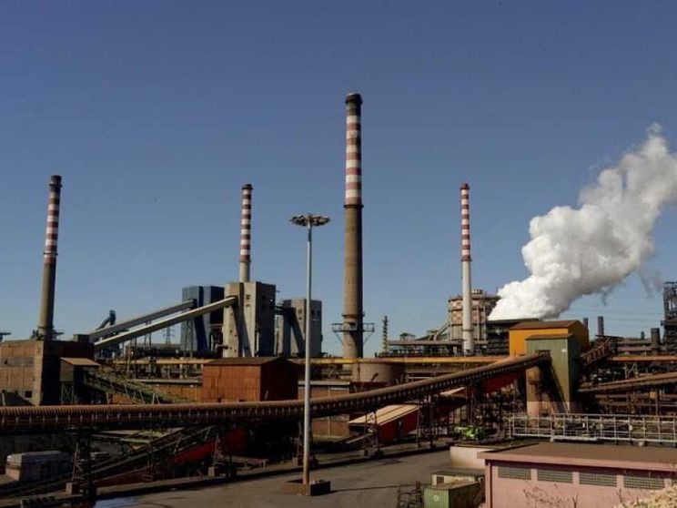 Taranto, sei candidati e il fantasma ex Ilva
