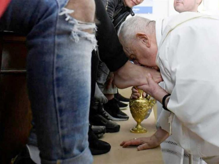 McCann: «Le storie lavano i piedi del mondo», la lezione di Francesco