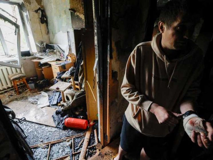 Droni e missili su Kiev, 15 feriti. Zelensky: «Più sanzioni alla Russia»