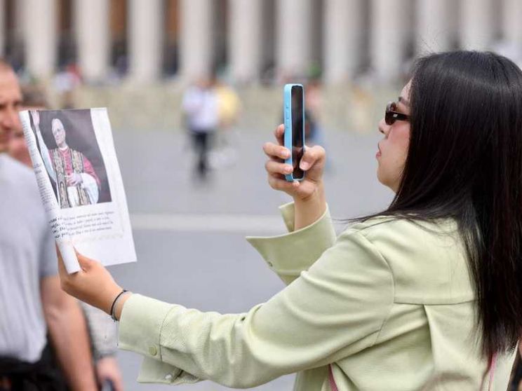 Meme, video, notizie false: Leone XIV è virale in rete (ma fate attenzione)