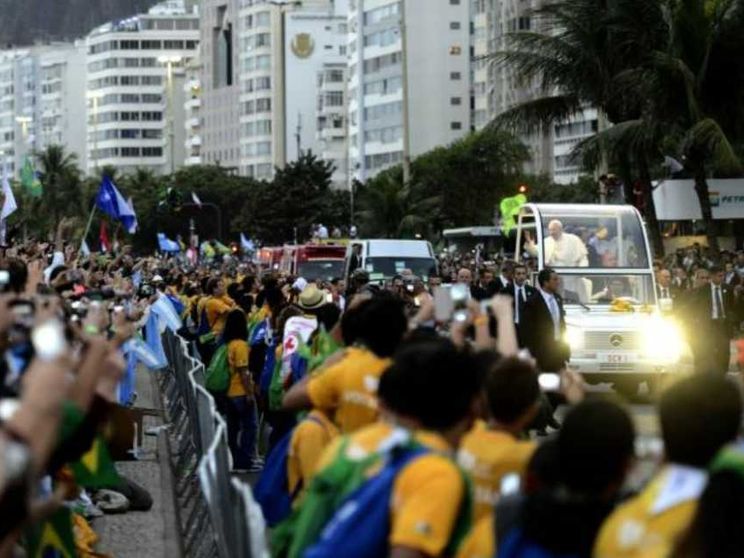 Francesco: «I viaggi? Tutti impegnativi. Ma amo stare tra la gente»