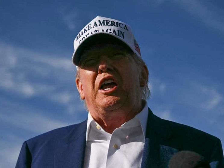 L'ennesimo dietrofront di Trump sui dazi per l'Ue. E Putin «è impazzito»