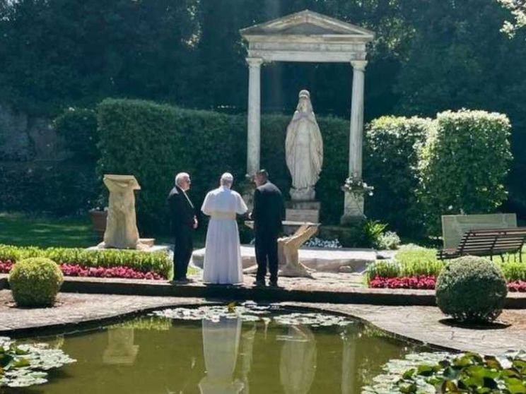 Un Papa nella residenza estiva dopo 12 anni: Leone XIV visita Castel Gandolfo