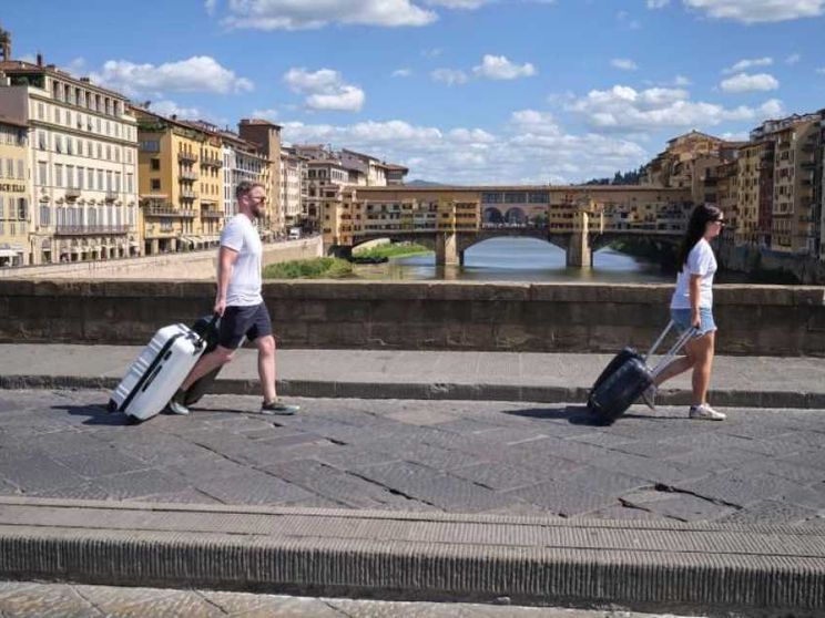 Affitti brevi, le sentenze aprono ma i Comuni vietano. E regna il caos