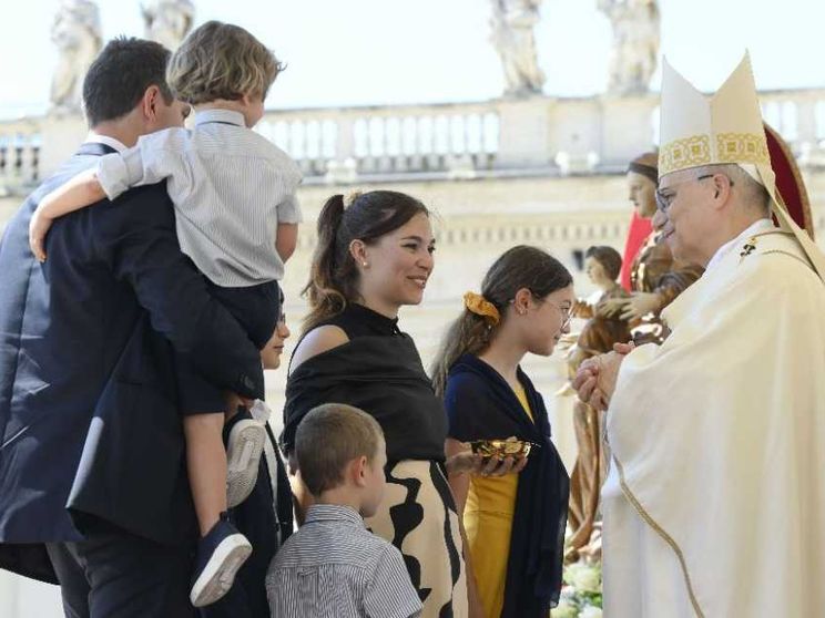 Il Papa: accanto alle famiglie che soffrono per la guerra