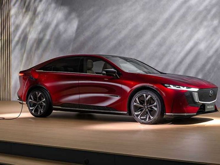 Mazda 6e, l'unica elettrica che regala tre anni di ricarica gratuita