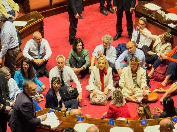 Perché il sì al decreto sicurezza ha causato la "resistenza passiva" in Aula