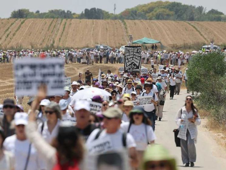 «Il cibo e gli aiuti li portiamo noi». La marcia degli israeliani verso Gaza