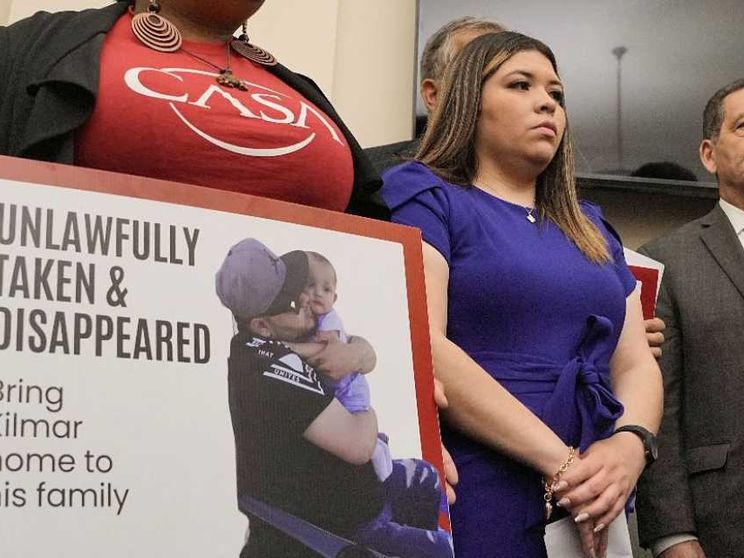 La storia di Kilmar: deportato per errore, rimpatriato e ora sotto processo