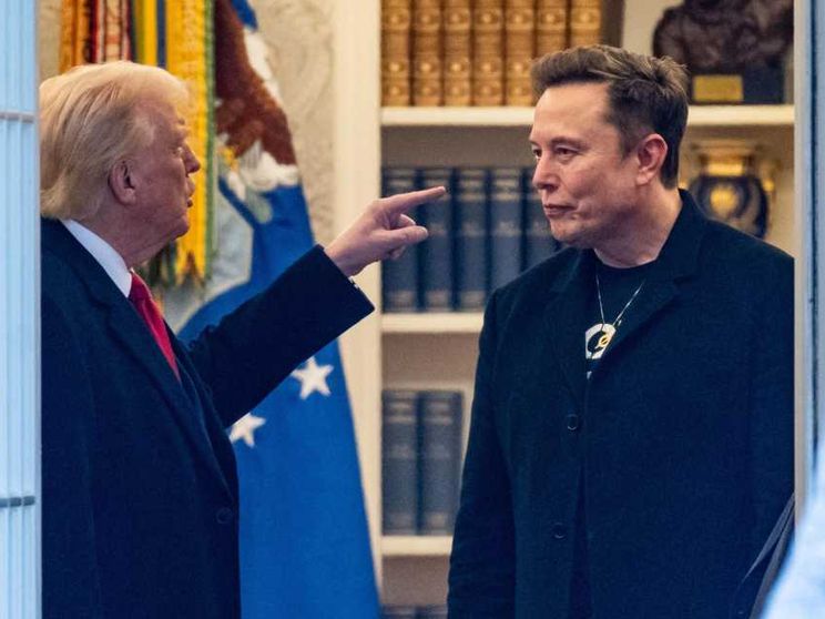 Musk pensa a un nuovo partito ma cerca una tregua con Trump. Che chiude