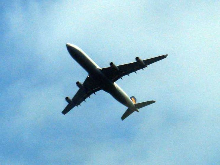 Più ritardi, meno rimborsi, prezzi alle stelle: l'estate in bilico di chi vola