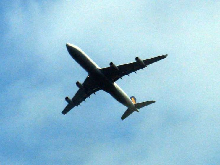 Più ritardi, meno rimborsi, prezzi alle stelle: l'estate in bilico di chi vola