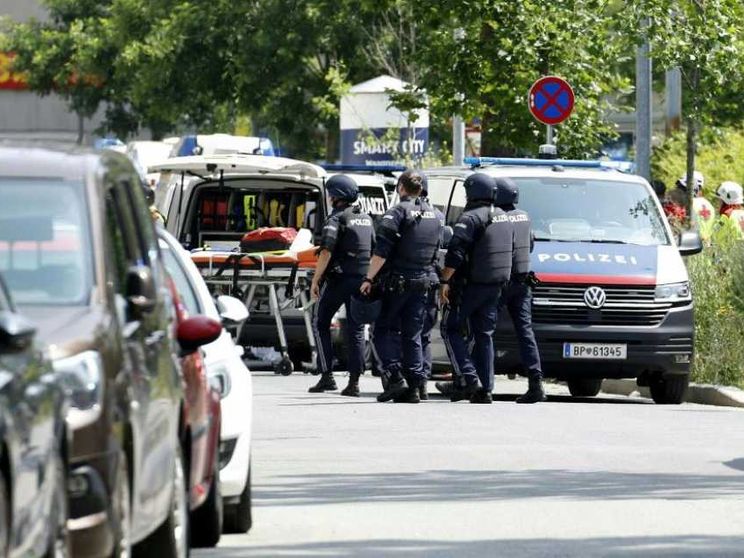 Austria choc, ex studente spara a scuola e fa strage: dieci le vittime