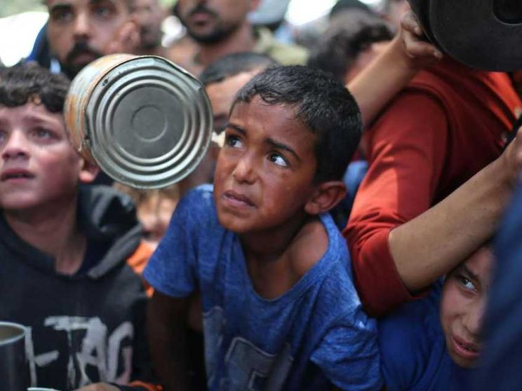 Gaza senza tregua, il grido di Pizzaballa. E Adam arriva in Italia