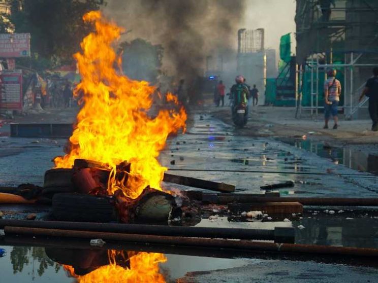 Non basta obbligarli a spegnere il cellulare se non ascoltiamo il loro dolore