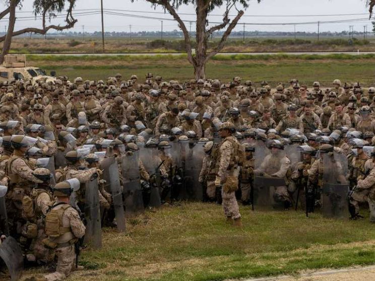 Los Angeles e il cane che scodinzola: come funziona il trucco di Trump