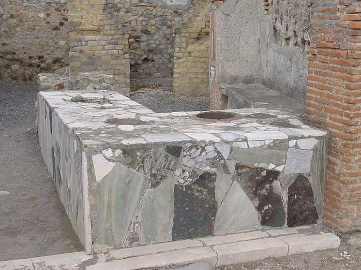 Tordi come ali di pollo nei fast food dell'antica Roma